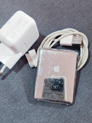 iPod Nano 3ª Gen 4GB Blanco + Cable y Cargador