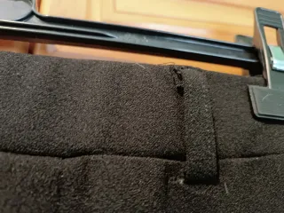 Pantalón negro punto pata ancha con trabillas