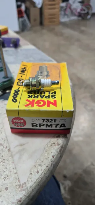 Bujías NGK BPM7A para moto sierra