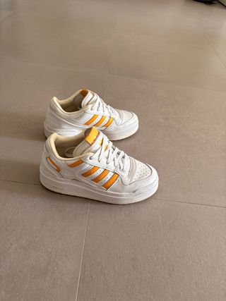 Zapatillas Adidas Forum XLG Blancas y Amarillas