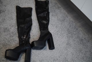 Botas altas negras con plataforma