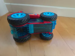 Superthings coche Monster Roller