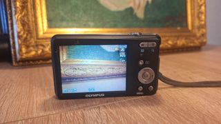 Olympus D-700 Cámara Digital - Compacta 12.0 Mpix