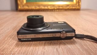 Olympus D-700 Cámara Digital - Compacta 12.0 Mpix