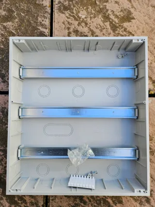 Cuadro Eléctrico Blanco empotrar Famatel