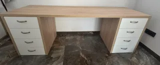 Mueble de oficina con cajones y estanterías