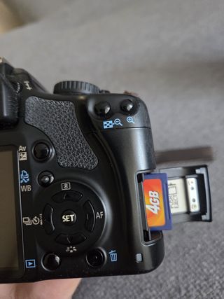 Cámara Canon EOS 450D + Objetivo