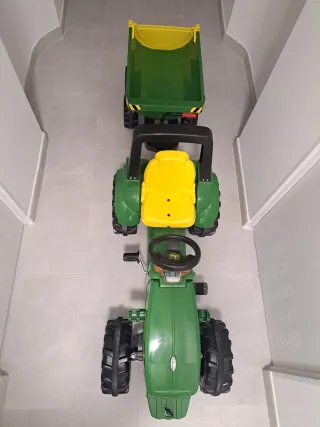 Tractor Rolly Toy pedales + remolque