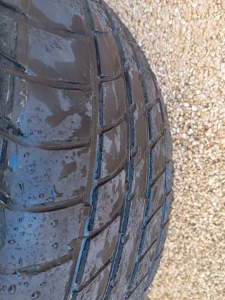 Neumático con llanta 225/50 R16