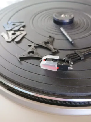 Tocadiscos ION, Amplificador y 90 Discos