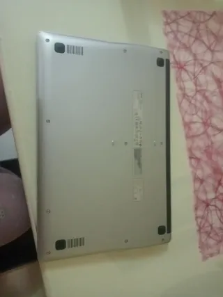 Ordenador portátil Acer plata y negro