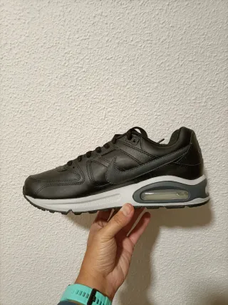 T44 Nike Air Max Command Leather Negras