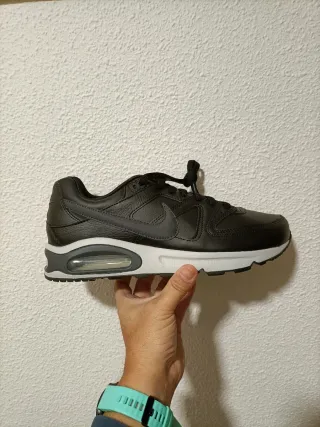 T44 Nike Air Max Command Leather Negras
