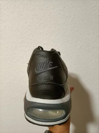 T44 Nike Air Max Command Leather Negras