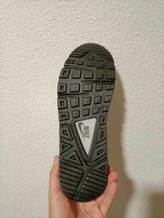 T44 Nike Air Max Command Leather Negras