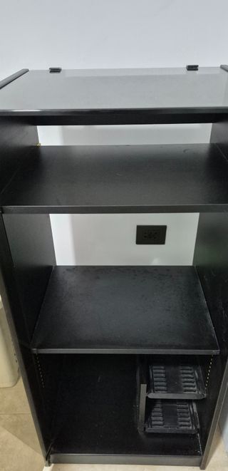 Mueble expositor negro madera y cristal