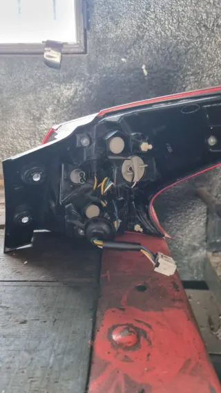 Faro Trasero izquierdo Nissan Pulsar