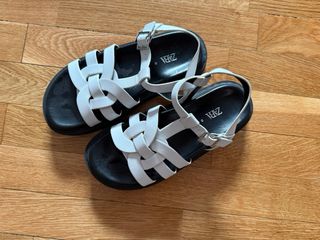 Sandalias Zara Blancas y Negras