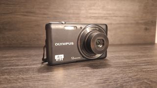 Olympus D-700 - Cámara Digital - Compacta  12.0 MP