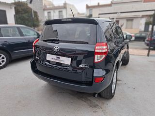 Toyota RAV4 2011