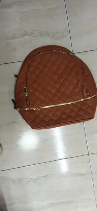 Mochila acolchada marrón con defecto