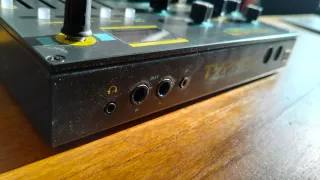 Sintetizador Dreadbox Typhon