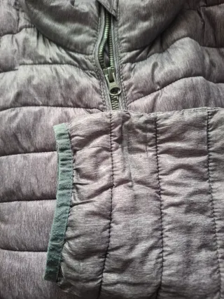 Chaqueta de plumas gris