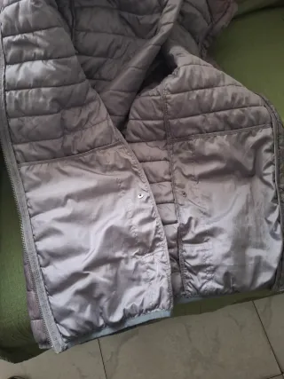 Chaqueta de plumas gris