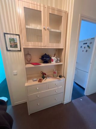 Librería Beige con Puertas de Cristal