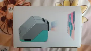 Proyector móvil gris y verde