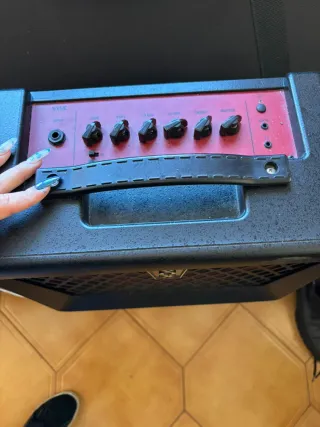 Bajo Eléctrico Negro con Correa Estrellada