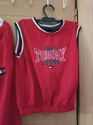Conjunto deportivo Tommy Hilfiger rojo