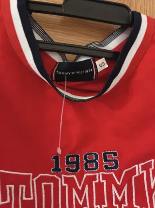 Conjunto deportivo Tommy Hilfiger rojo