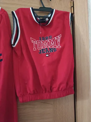 Conjunto deportivo Tommy Hilfiger rojo