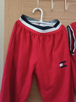 Conjunto deportivo Tommy Hilfiger rojo