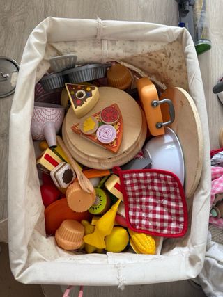 Cocina y cuna de madera