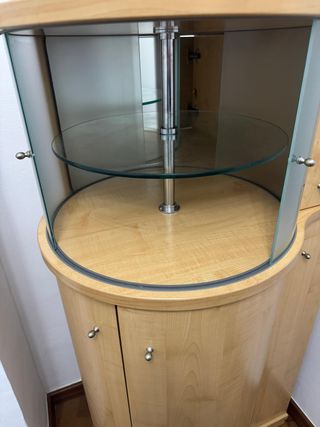 Mueble bar curvo madera y cristal