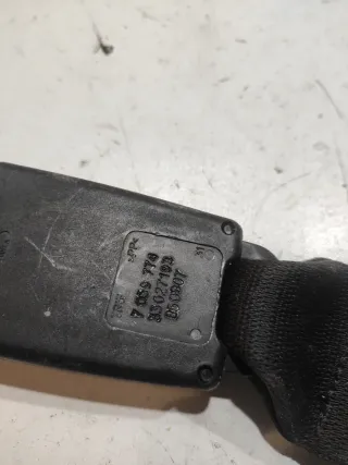 1158 ENGANCHE CINTURON BMW 530D