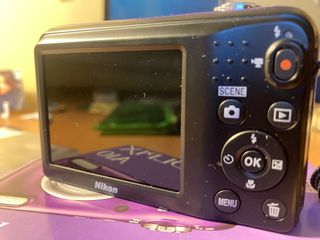 Cámara Nikon Coolpix A10 Morada