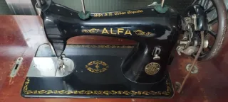 Máquina de coser Alfa.