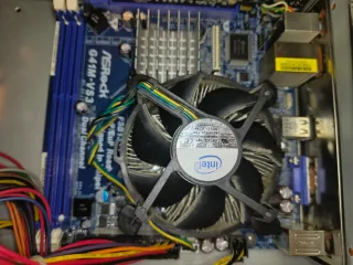 Ordenador LG Torre Negra y Plateada