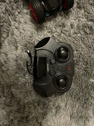 Coche teledirigido rojo