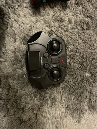 Coche teledirigido rojo