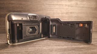 Cámara Yashica Zoomate 80 35mm Analógica