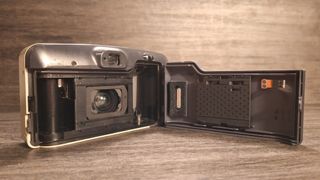 Cámara Yashica Zoomate 80 35mm Analógica