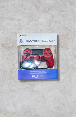 PS4 (PlayStation 4) Negra + Mando y Cascos