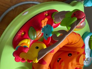 Centro de actividades y saltador para bebé