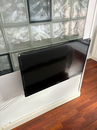 TV 32 con soporte para colgar