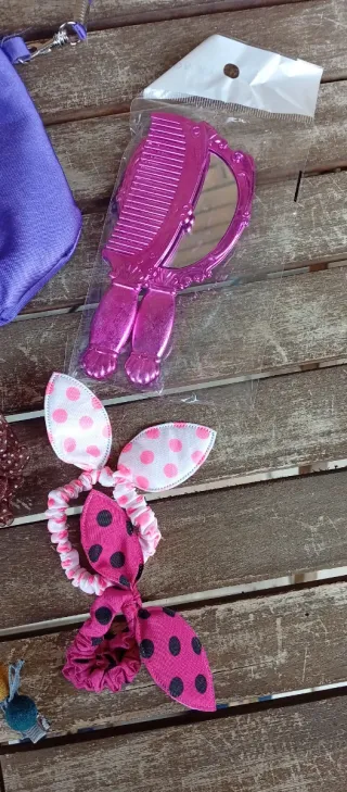 Lote accesorios niña: bolso, peines, pulsera