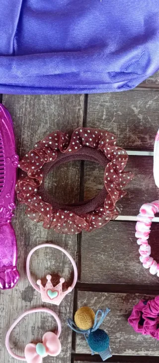 Lote accesorios niña: bolso, peines, pulsera